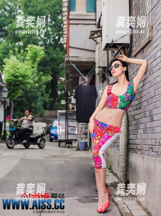 爱丝桥：原图里有些桥的线条，像是指向了我心中某个渊源。