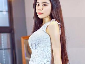 Feilin嗲囡囡 – 灰丝套图，施忆佳KITTY，眼神里藏着小调皮。