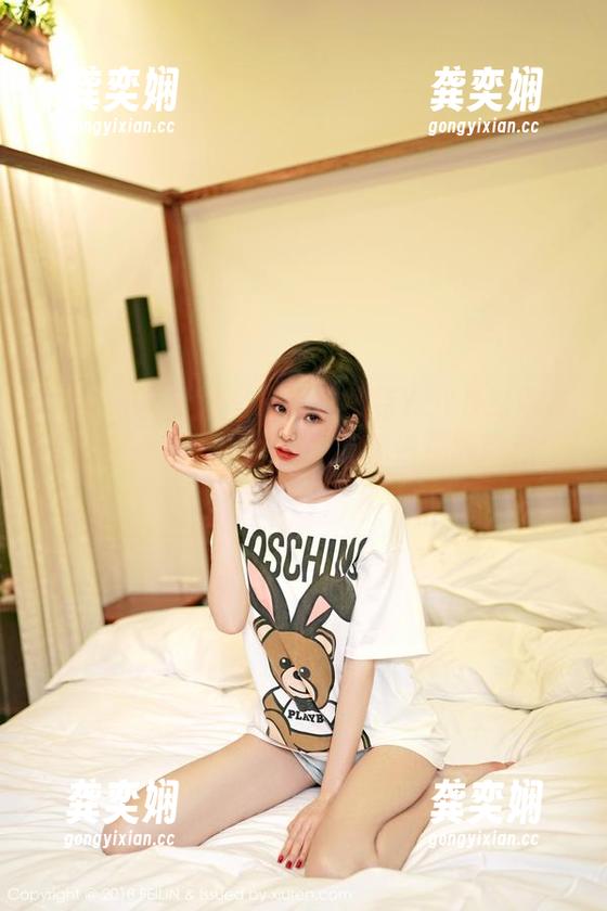 Feilin嗲囡囡 - 快来看模特YOYO的连衣裙写真更新，照片里的我和清晨的躁动无关。