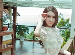 GIRLT果团网 – 陈迪娅的瑜伽日常：美图图包里的筋骨战役