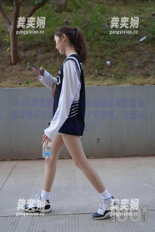 IESS异思趣向-肉肉 IESS异思趣向 - 听说肉肉的红裙装能为你点燃不少灵感,分享个中滋味,让路人都想试试。