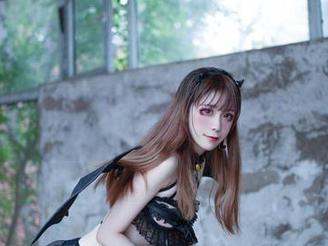Sakiiii翎柒的灰丝征服了整个小宇宙，快来探索这最绝妙的作品集和资源一手掌握！