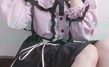 當你以为居家就一定要正经，Seele麦麦的写真让我重新思考了这件事。