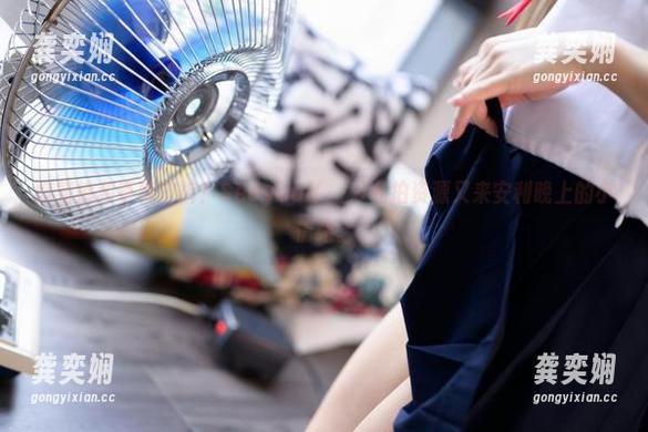 灯笼裤和草莓内裤？Seoyool(서율)私拍资源又来安利晚上的小情绪。