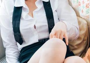 Son Ye Eun正在用她的裸足，给我们上演一场原图合集秀