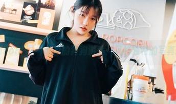 Sonson(손손)和她的狗狗游戏：风格独特的写真图集