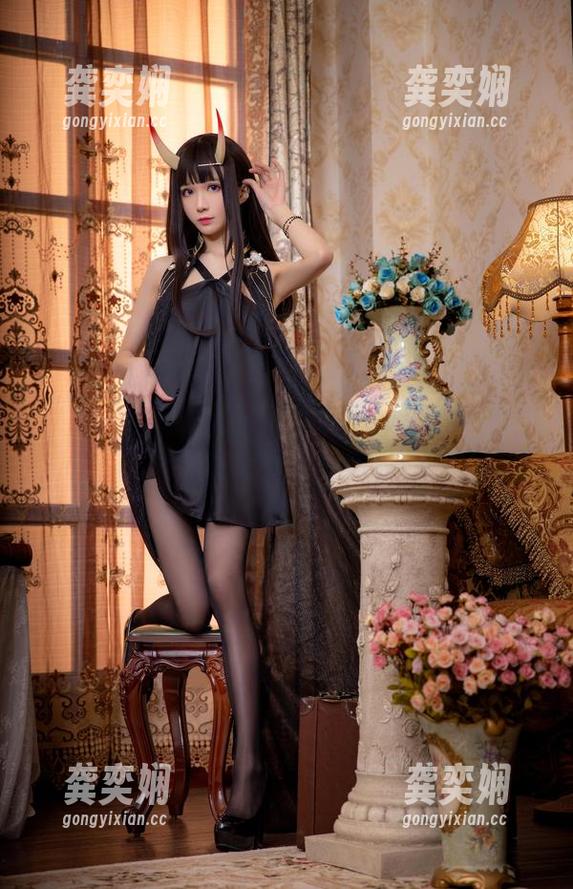 Tomoyo酱 Tomoyo酱:无圣光下的礼服大赏,水着更衣室里的小插曲