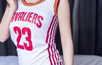 TouTiao头条女神 – 白一晗的毛衣分享，竟让我想到了暖暖的咖啡…