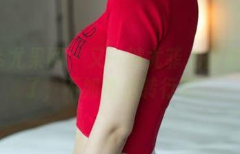 UGirls尤果网 – 又一波尤菲儿御姐作品来了，不如考虑转行吧。