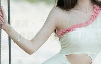 UGirls尤果网 – “春分啦！绮里嘉又有新动作”–动作轻柔得像一片落叶，哈哈。