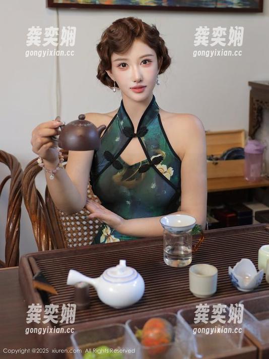 Xiuren秀人网-Elise谭晓彤 Xiuren秀人网 - 最新泳装专辑!Elise谭晓彤,让人觉得水汽弥漫、难以自持。