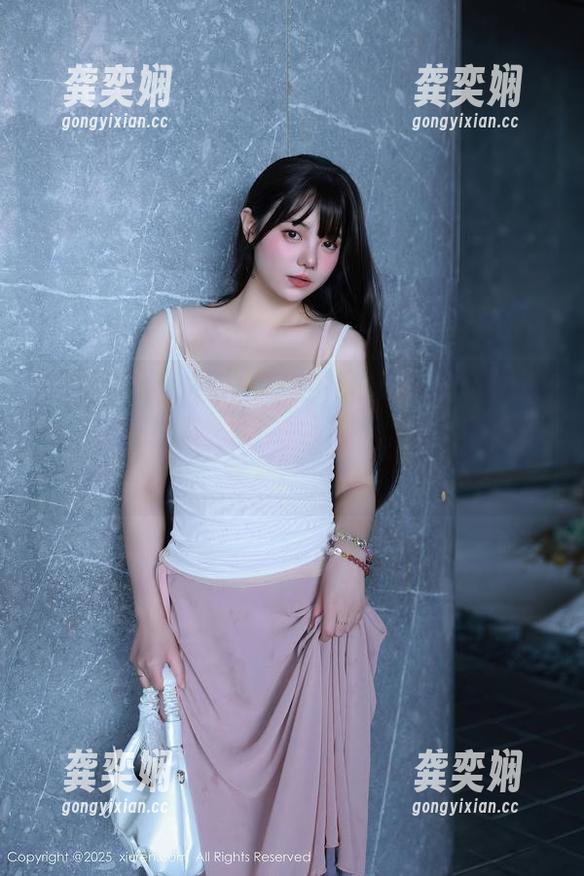 Xiuren秀人网 - 拯救一整天疲惫的法宝——圆圆酱美脚资源，连喝水都能想象那优雅的姿势
