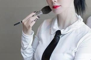 Xiuren秀人网 – 小果冻儿这套定制，果然是没让我失望，图集里多点俏皮的细节哦。