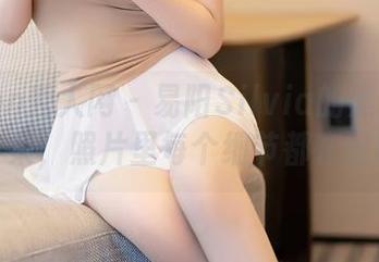 Xiuren秀人网 – 易阳Silvia的黑丝内衣合集，照片里每个细节都在呢喃