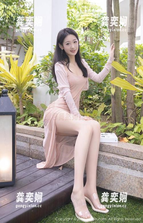 Xiuren秀人网 - 杜viki走红的JK写真，这图包竟然如此会撩！
