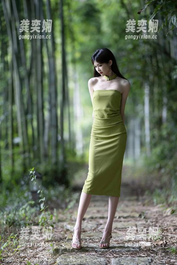 Xiuren秀人网 - 赵惟依coco玩转办公室：这次的写真比午餐还精彩