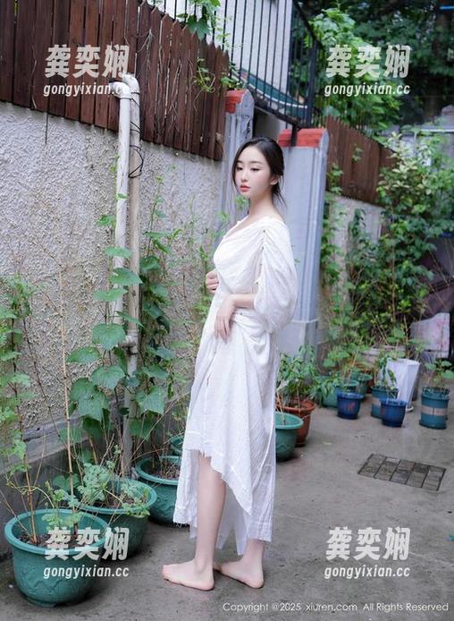 Xiuren秀人网 - 陆萱萱：那抹红唇究竟有多少深意，下载作品集一起讨论吧！