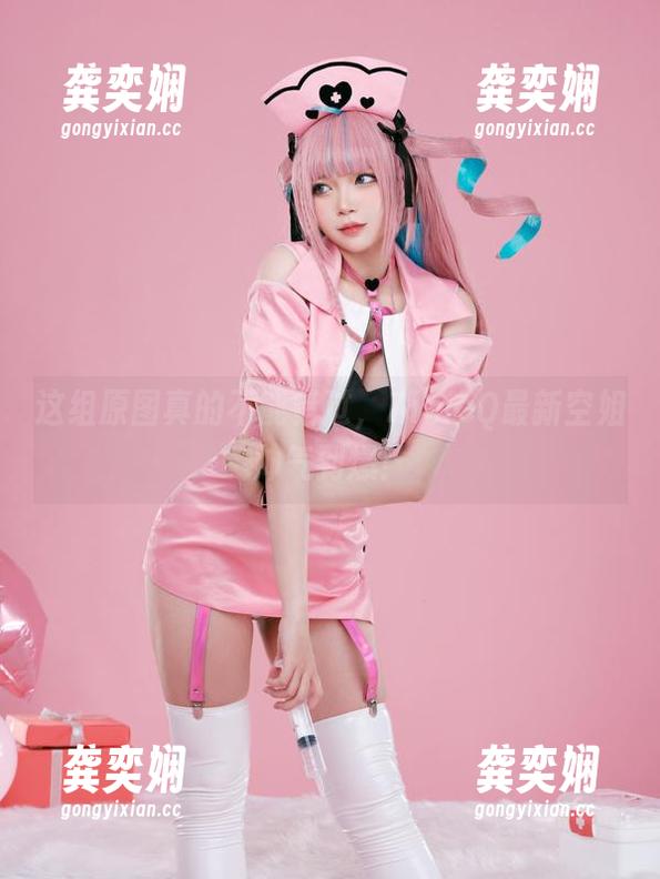 ZinieQ 这组原图真的不能错过,ZinieQ最新空姐帅气到爆!