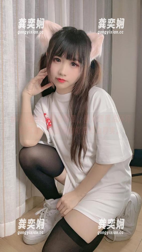 miko酱吖 miko酱吖的姐姐驾到,图片透着点坏坏的气息,无圣光的背后更为真实。