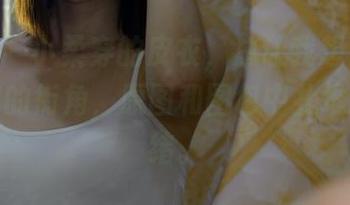 pans – 小柔穿的皮衣，总让我想起那些走不出的街角，原图和图包中扎堆的小情绪。