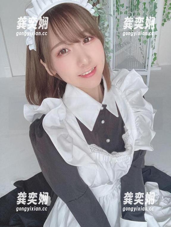 这就是けん研(けんけん)的空姐作品，画面里流露出的那份似懂非懂。