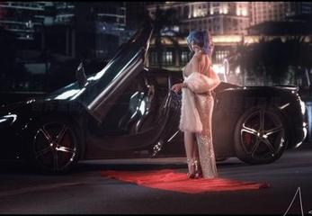 图库里的缎子——一笑芳香沁的婚纱写真奇探