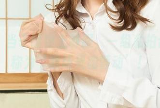 丽柜 – 当子晴穿上制服，一组私拍合集被称为‘职场灵魂颤动’！