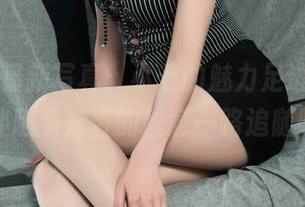 丽柜 – 最新写真：小七的魅力足迹，让我们伴随着芳香的丝意一路追随吧！