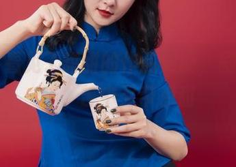 丽柜 – 看见了甜甜的作品更新，剧情像咖啡，苦中又带点甜