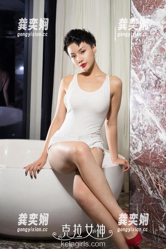 克拉女神 - 原图分享：舒彤妹妹又在撒娇，打发哪位狐狸精呢？