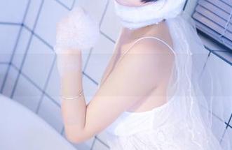 收集美好：兔玩映画写真里的格子裙少女
