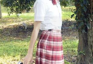 初夏女神 – 双双的图集里隐藏了一些事情，写着“双双”二字的秘密呢？