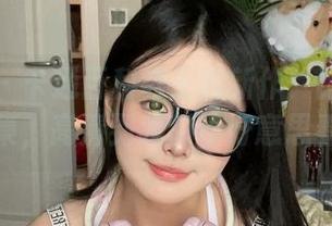 微密圈 – 卡通百科老王的新作：比基尼写真集，高清到我都不好意思看。