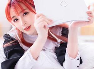 最新版叉子宝宝的蓝白少女原图，整个氛围好像就在漂浮。