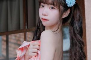 一抹俏皮：可可小白兔的体操服少女写真套图