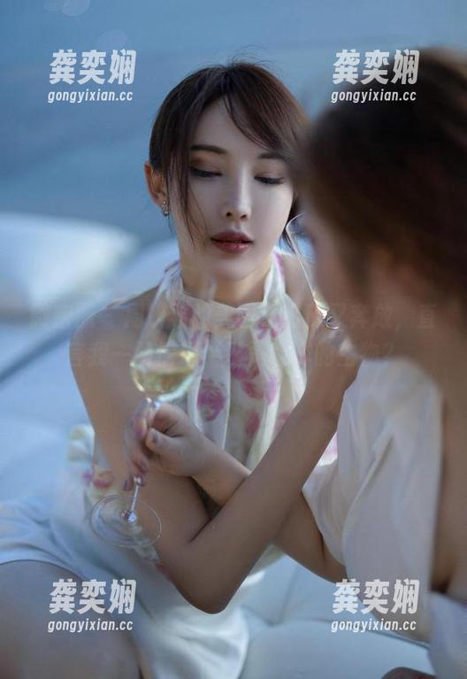 微密圈 - 周妍希的美图又热辣又奔放，直言我一脸懵逼，那是啥样的生物？