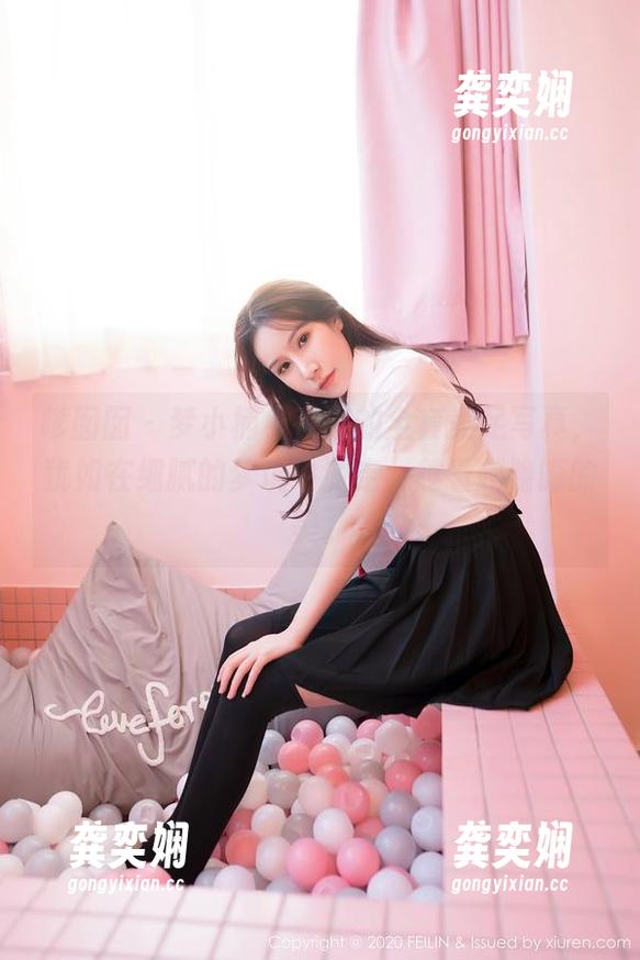 嗲囡囡 - 梦小楠小夜猫的全套美足写真，犹如在细腻的梦境中游走，越看越隐晦的美。