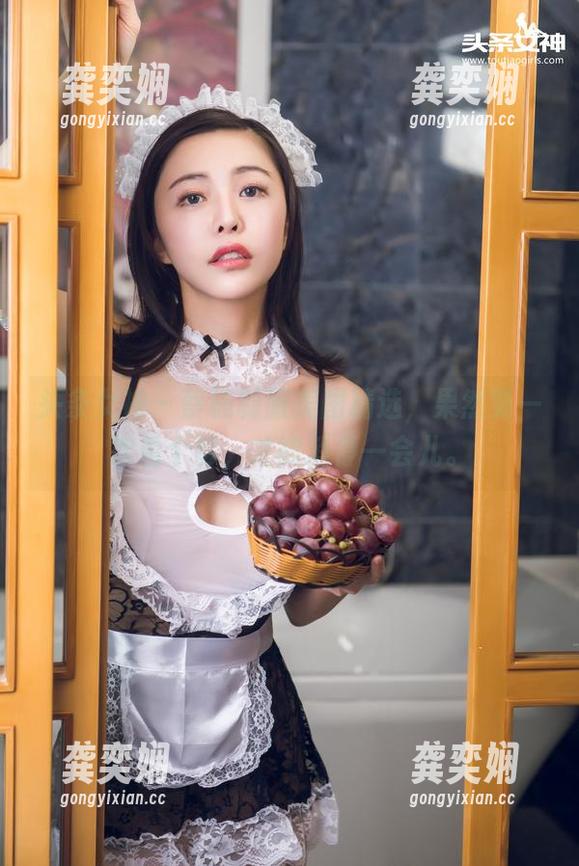 头条女神-蔡楠 头条女神 - 蔡楠制服美图精选,果然要一次看个够,才能消停一会儿。