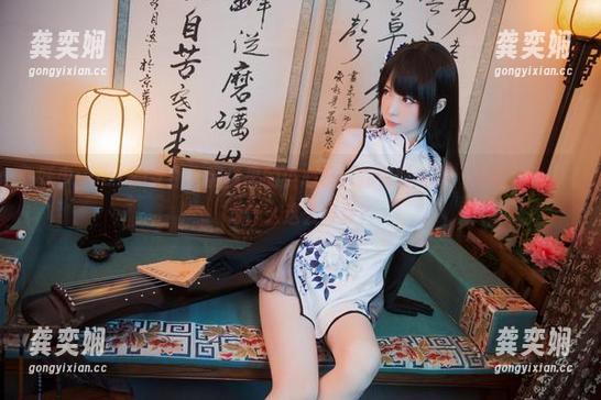 妖少you1的女仆，网盘里的小心机，翻看时嘟囔：这是什么，为什么这么好看？