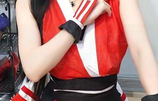 这些扑面而来的优雅，小女巫露娜的黑色吊带裙原图是写真界的小明星！