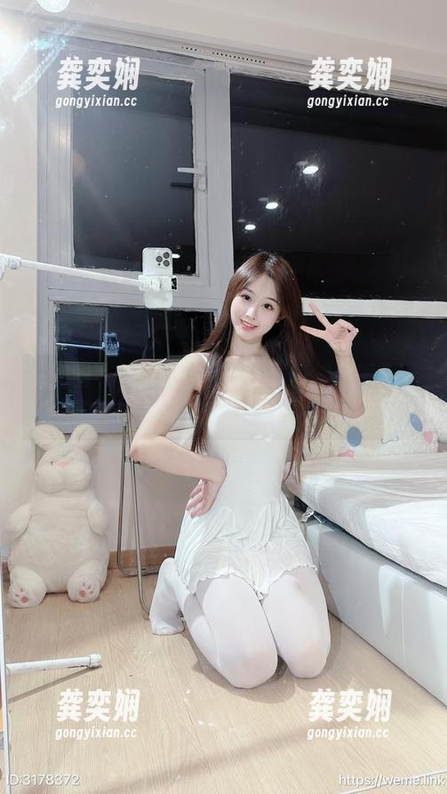 微密圈 - 每次翻小萌子的写真镂空图集，脑海中的联想就……随之而来？