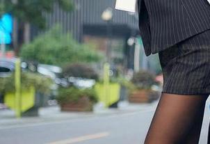 尤蜜荟 – 提神醒脑！易阳的霸屏美图一碰即下载，今天就让它霸满屏。