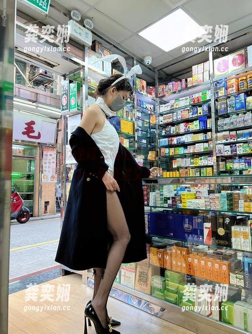 就是阿朱啊 微密圈 - 就是阿朱啊的黑丝吊带,最新美图,真让人一闪而过又不想挪开眼。