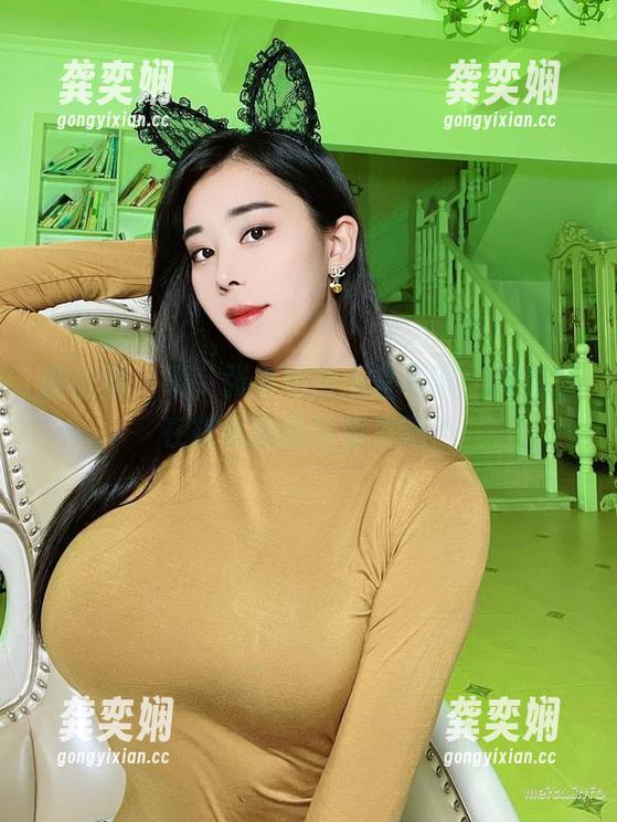 张老师 微密圈 - 啧,张老师的浴室写真,难道是在挑战我的注意力吗?