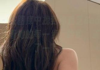 微密圈 – 在图库中找到徐莉芝Booty的短裙，想象着她的每一步，哈哈，连我都晃了一下。
