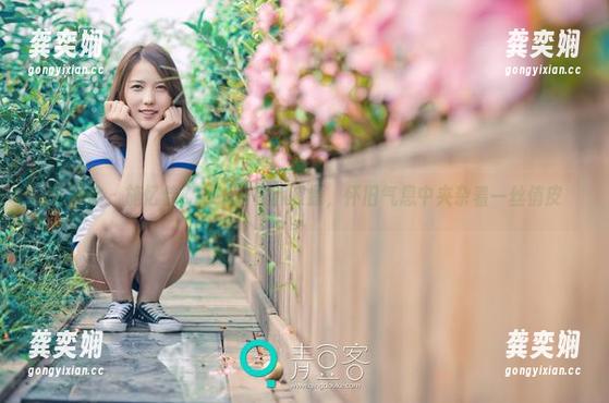 推女神-施忆佳Kitty酱 推女神 - 施忆佳Kitty酱校服资源,怀旧气息中夹杂着一丝俏皮