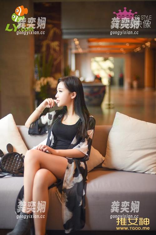推女神-程小烦 推女神 - 这就是程小烦的私拍:网袜!照片忍不住让人瞥一眼再一眼。
