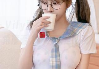 星颜社 – Vily豆豆的定制连衣裙：从这一角度看，我好像是超模！