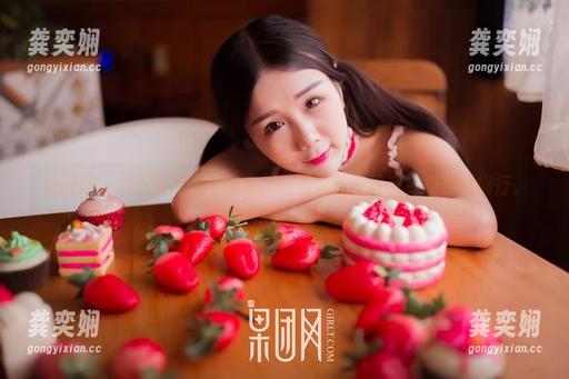 果团网 - 当王语纯遇上教室，结果就是画风突变的美图横行。