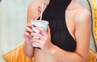 果团网 – 下载莫雅淇的白丝合集，等我先打个滚再来看！